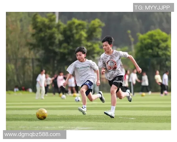 青少年足球训练基地助力青少年成长与发展打造健康快乐的体育环境